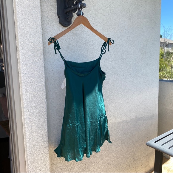 Green mini dress with tie straps - Picture 3 of 4